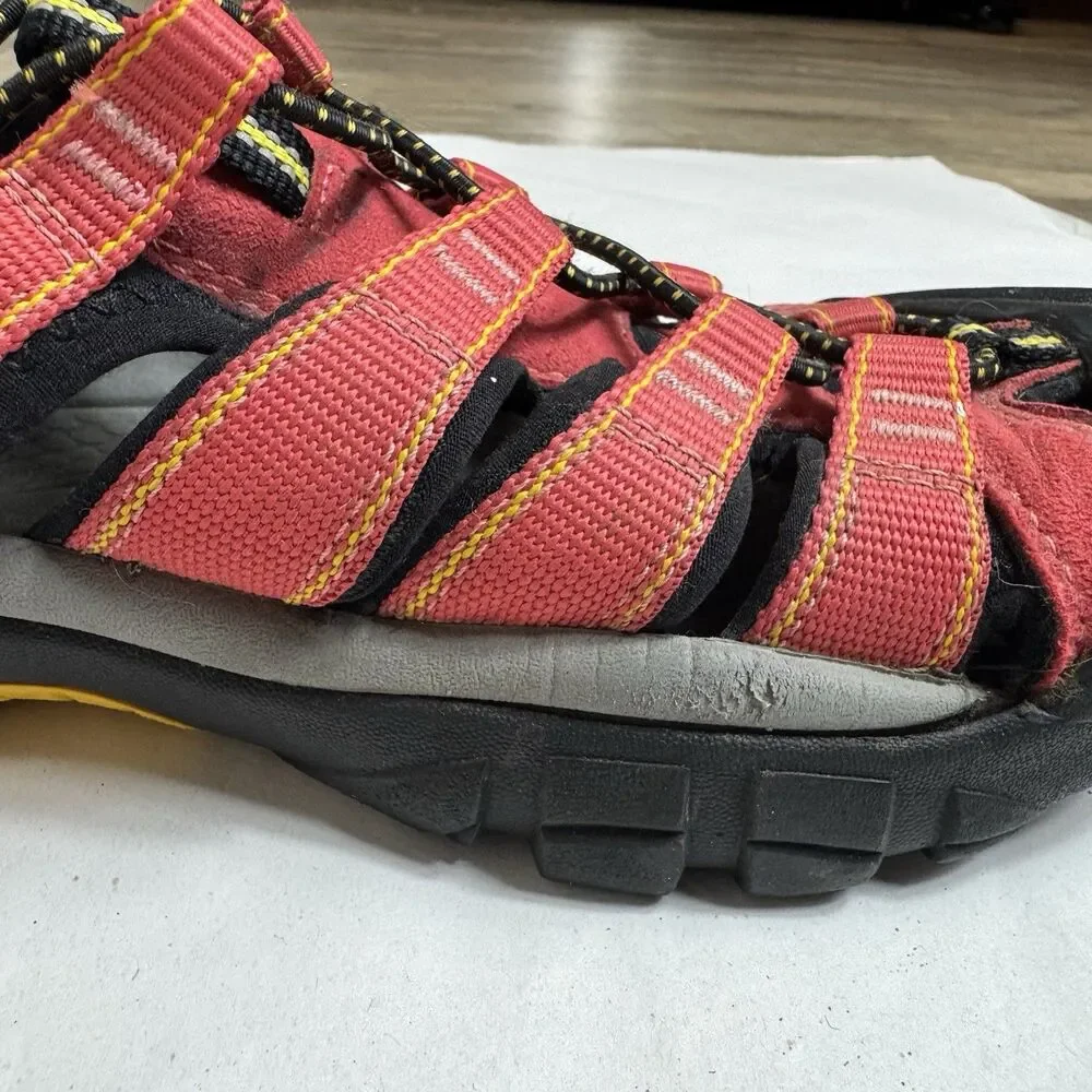 Keen Newport H2 Sandals Shoes Women's 9 Red Casual Comfort Waterproof Hiking